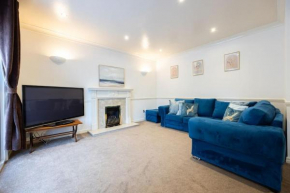 Detached Home in Greater Manchester with Free Parking